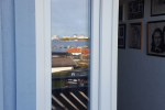 Villa med inåtgående fönster