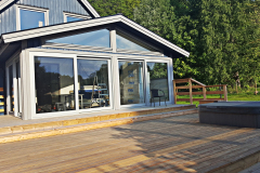 Uterum med trä/alu skjutpartier & friformfönster